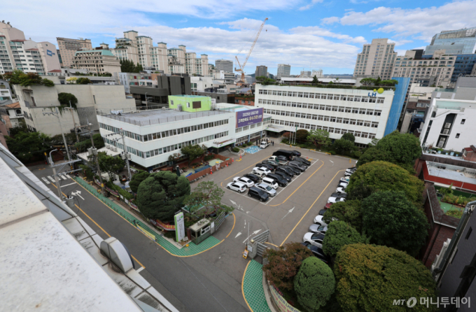 [서울=뉴시스] 이영환 기자 = 9일 서울 강남구 한국토지주택공사(LH) 서울지역본부가 보이고 있다.   2026.08.09. 20hwan@newsis.com /사진=이영환
