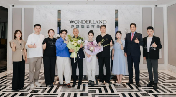 의료기기 전문기업 제노스가 중국 항저우 원더랜드성형병원 장쩡쩡 대표원장 등 현지 의료진과 안면 미학, 시술 디자인과 관련한 학술 교류를 진행했다고 11일 밝혔다. /사진=제노스