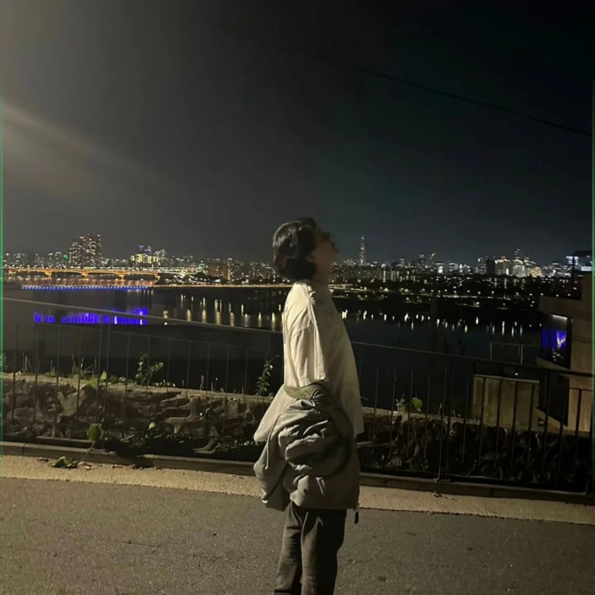 '정준영 단톡방' 사건에 연루돼 팀을 탈퇴했던 밴드 씨엔블루 출신 이종현이 회사원이 된 근황을 전했다. /사진=인스타그램 갈무리