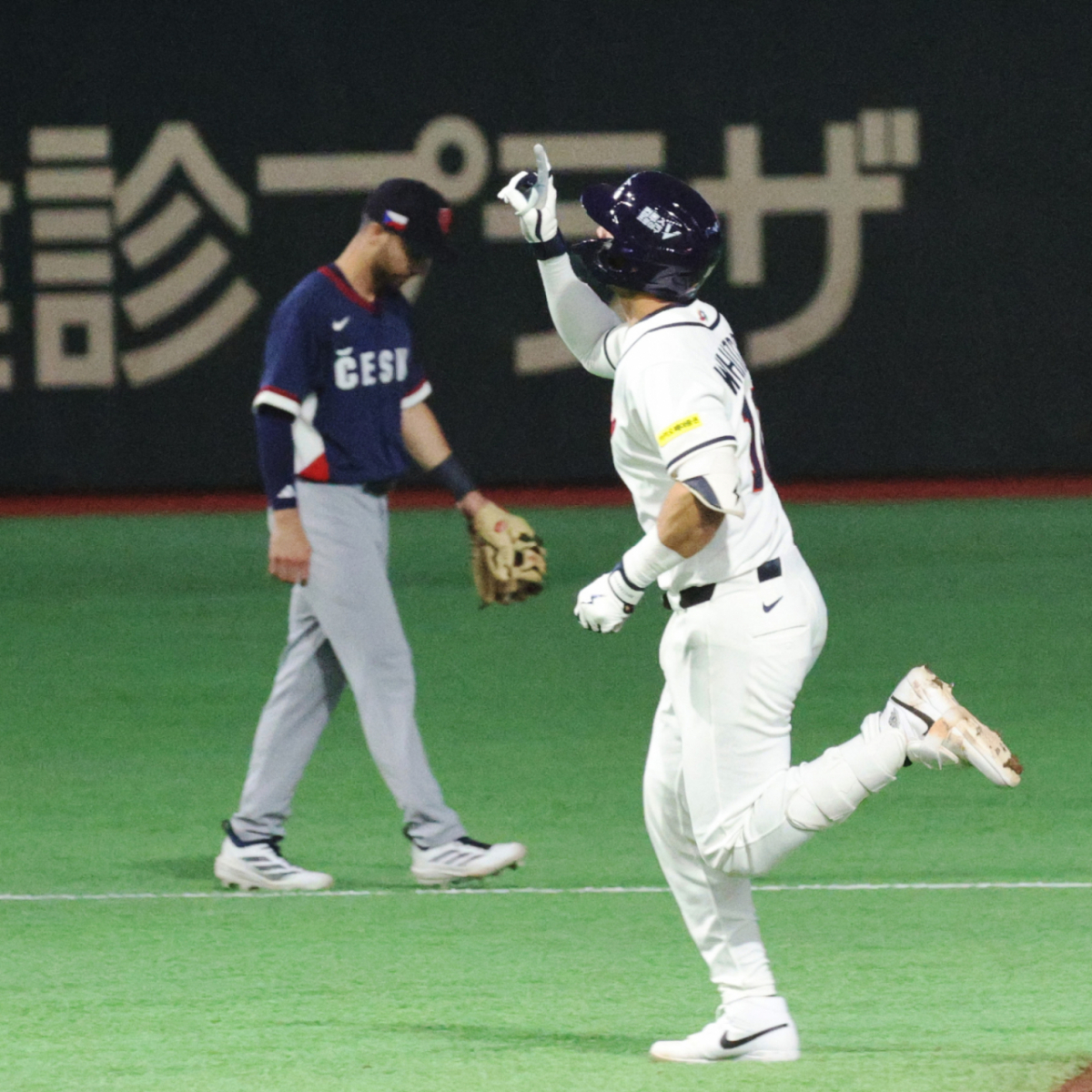 위트컴이 3월 5일 2026 WBC 도쿄POOL 체코전 3회말에 이어 5회말 2점홈런을 터트린 후 베이스를 돌고 있다. /사진=강영조 선임기자