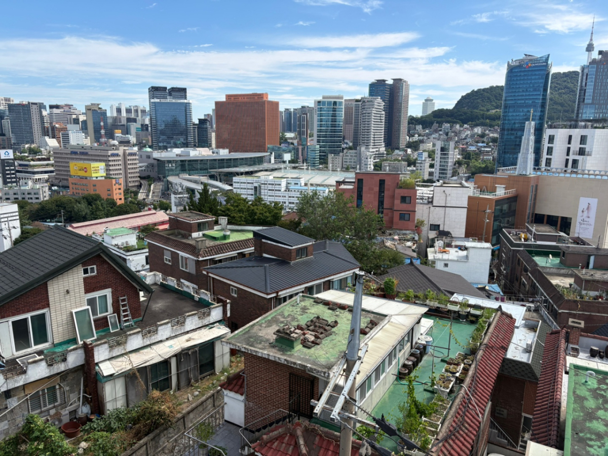11일 오전 용산구 서계동·청파동 일대 정비사업 현장에서 서울역이 내려다 보인다./사진=김지영 기자