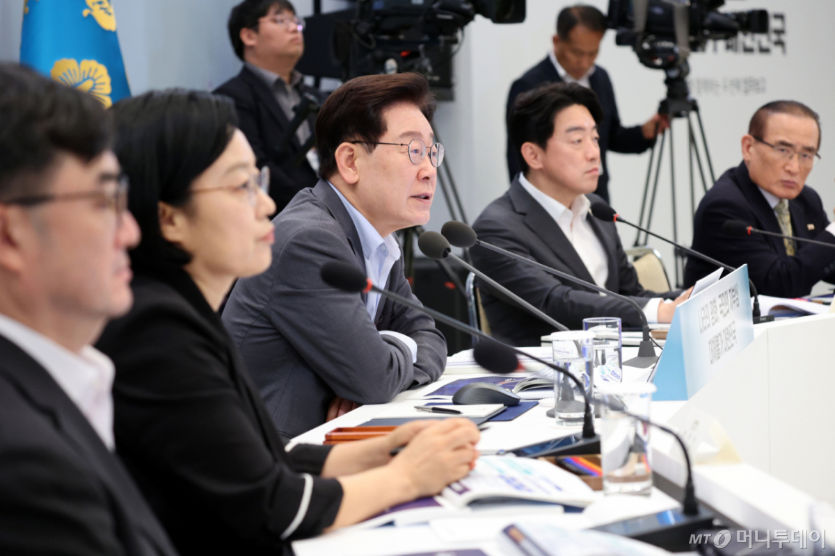 [서울=뉴시스] 김진아 기자 = 이재명 대통령이 5일 청와대 영빈관에서 열린 외교부, 통일부, 국방부, 국가보훈부에 대한 부처 업무보고에서 발언하고 있다. 2026.08.05. 