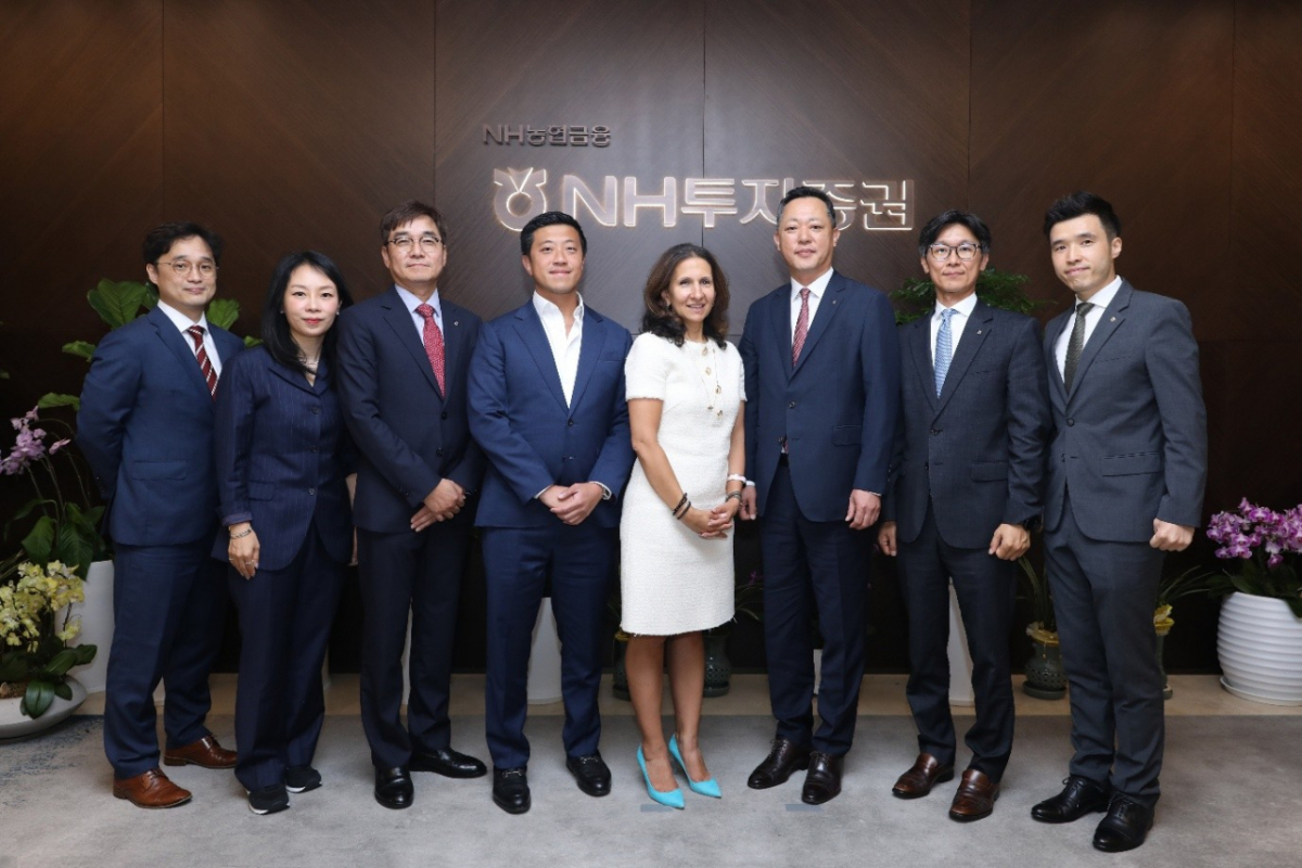 NH투자증권은 뉴욕증권거래소(NYSE)그룹의 린 마틴(Lynn Martin) 회장을 초청해 간담회를 개최했다고 11일 밝혔다. 왼쪽부터 김민철 NYSE그룹 아시아RM, 정설희 NH투자증권 Global주식솔루션부 부부장, 강민훈 NH투자증권 디지털사업부 대표, 마르코 청(Marco CHUNG) NYSE그룹 아시아 및 중동 비즈니스 대표, 린 마틴(Lynn Martin) NYSE그룹 회장, 배광수 NH투자증권 대표이사, 김지훈 NH투자증권 Retail Advisory 본부장, 장철기 NH투자증권 Global주식솔루션부장