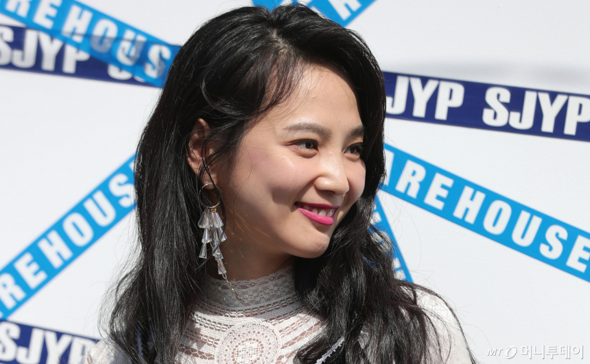배우 윤승아가 자외선이 강해지는 여름철 두피 관리의 중요성을 강조해 눈길을 끌고 있다. 사진은 배우 윤승아. /사진=머니투데이 사진 DB