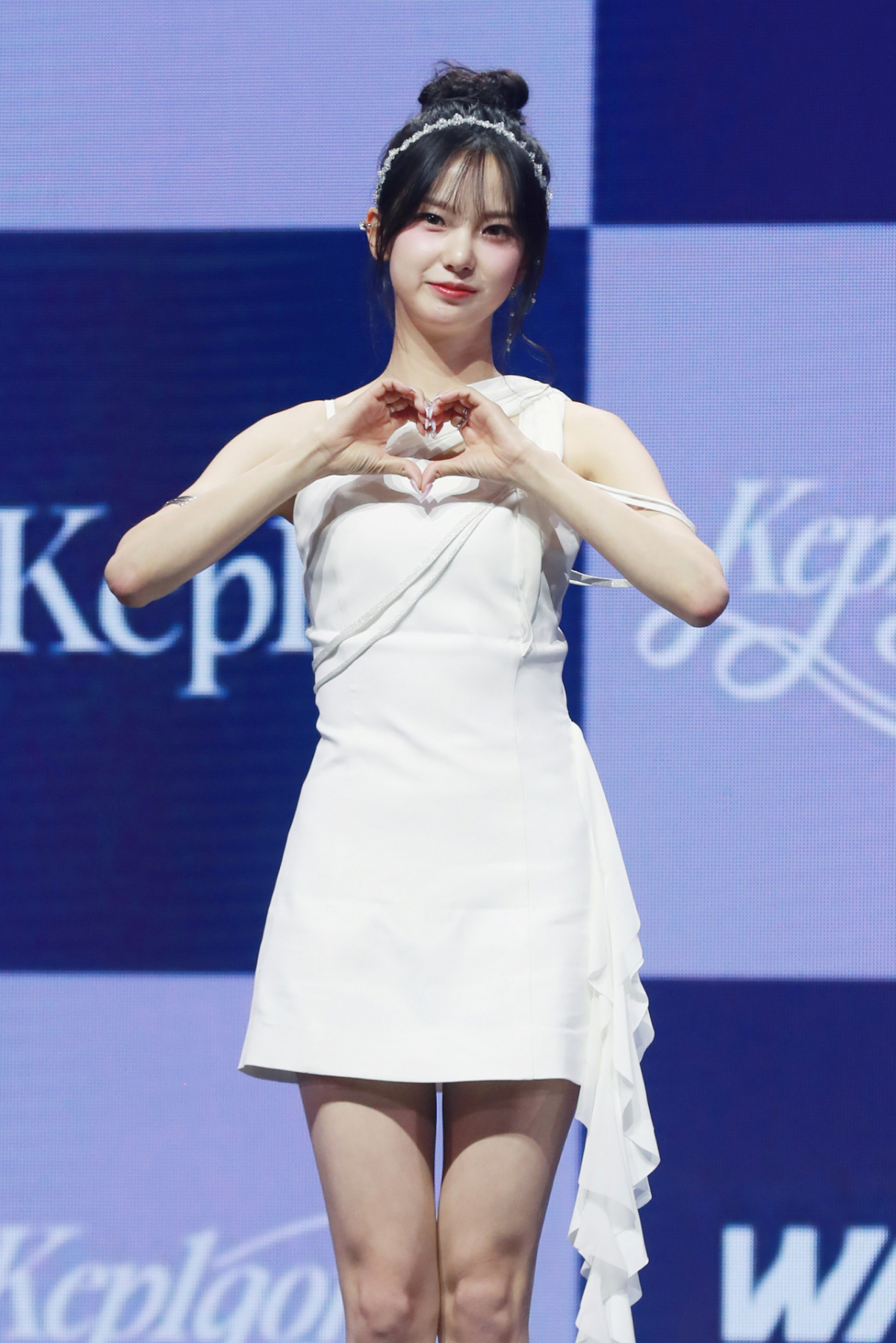 걸그룹 케플러 최유진이 3일 오후 서울 광진구 예스24라이브홀에서 진행된 첫 정규앨범 '켑원고잉 온'(Kep1going On) 발매기념 쇼케이스에서 포즈를 취하고 있다. 9인 완전체로 활동하는 마지막 음반 '켑원고잉 온'은 타이틀곡 '슈팅 스타'(Shooting Star)를 비롯해 '라스트 카니발' 등 총 10곡이 수록됐다. /2024.06.03 /사진=이동훈