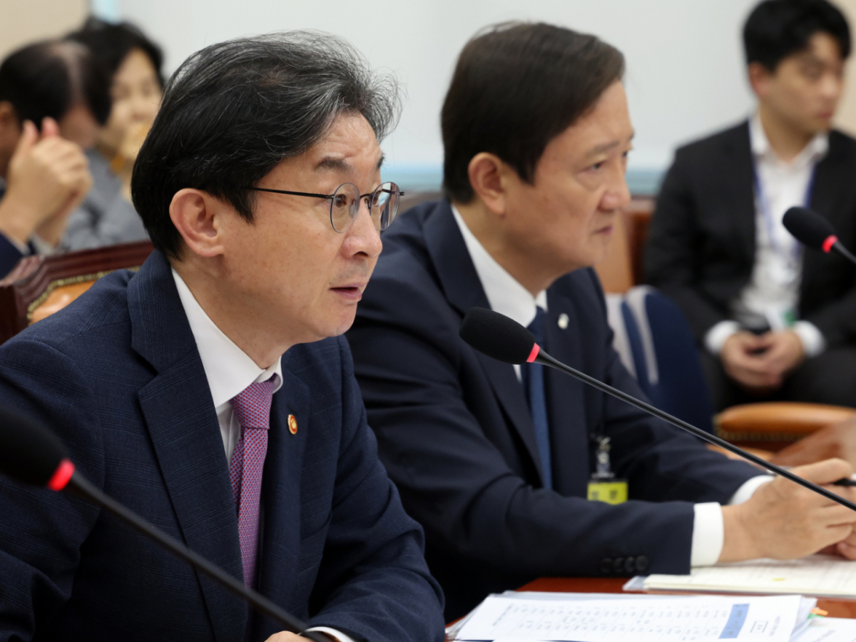 이억원 금융위원장이 29일 서울 여의도 국회에서 열린 정무위원회 전체회의에서 의원질의에 답하고 있다./사진=뉴스1