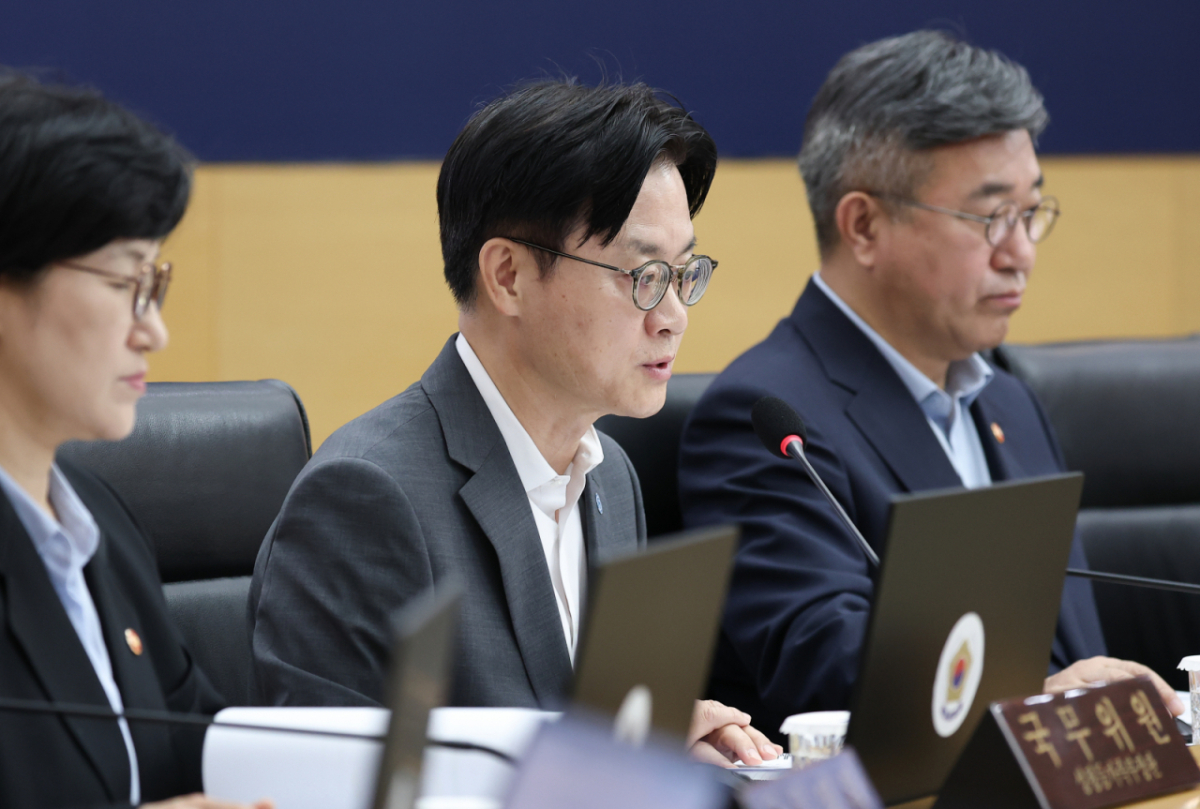 김정관 산업통상부 장관이 11일 정부세종청사에서 열린 국무회의에서 보고하고 있다. /사진=청와대통신사진기자단