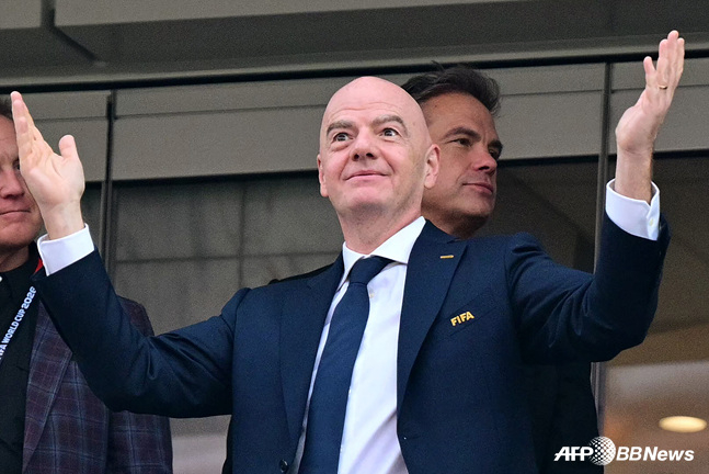 2026 북중미 월드컵 경기를 지켜보는 지아니 인판티노 FIFA 회장. /AFPBBNews=뉴스1
