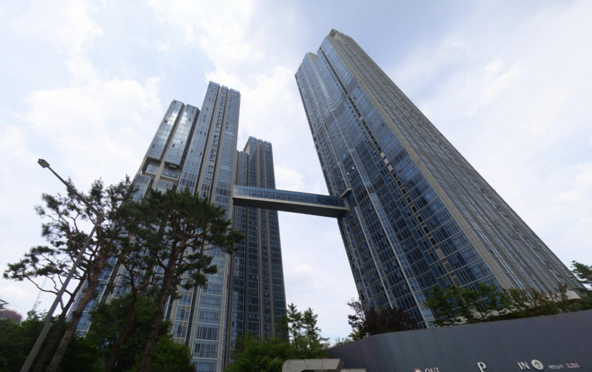 서울 용산 이촌동 '래미안 첼리투스' 아파트 전경/사진=네이버지도 거리뷰 갈무리