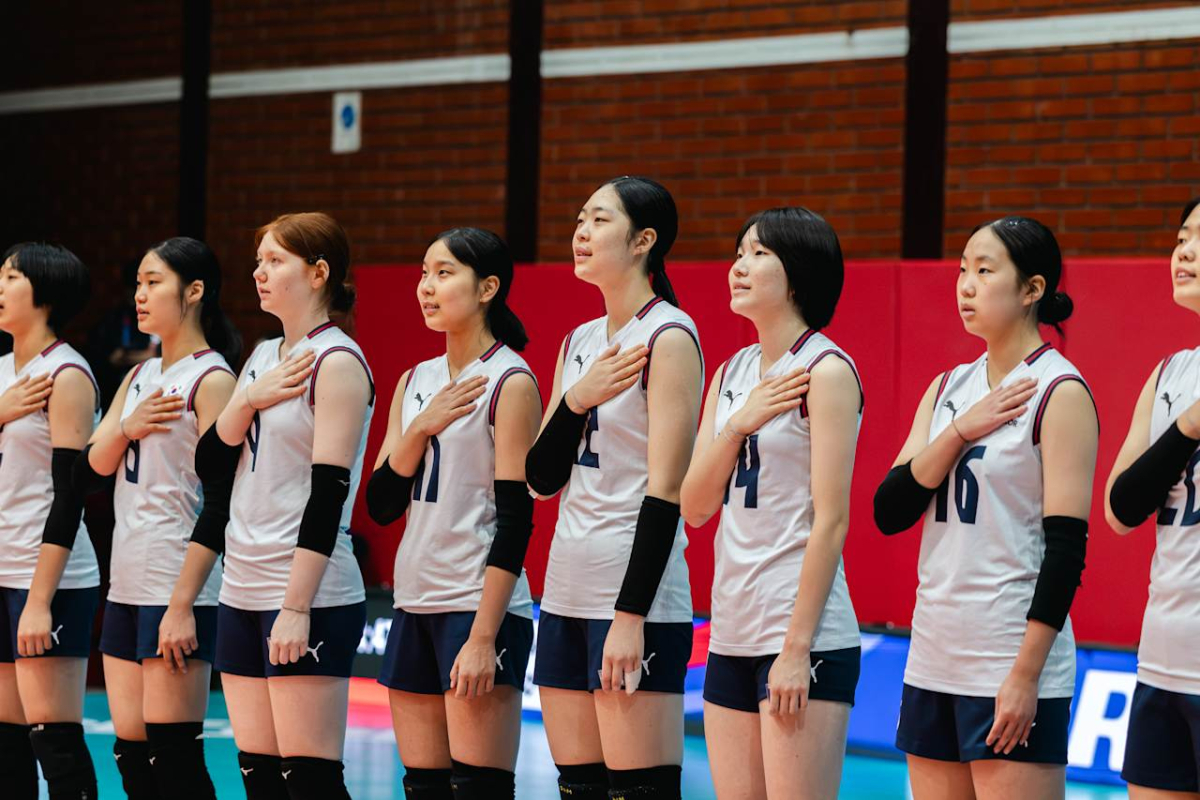 12일(한국시간) 칠레 로스안데스에서 열린 2026 국제배구연맹(FIVB) U17 여자 세계선수권대회 조별리그 D조 5차전 알제리전을 앞둔 대한민국 17세 이하(U17) 여자배구 대표팀 선수들. /사진=FIVB 제공