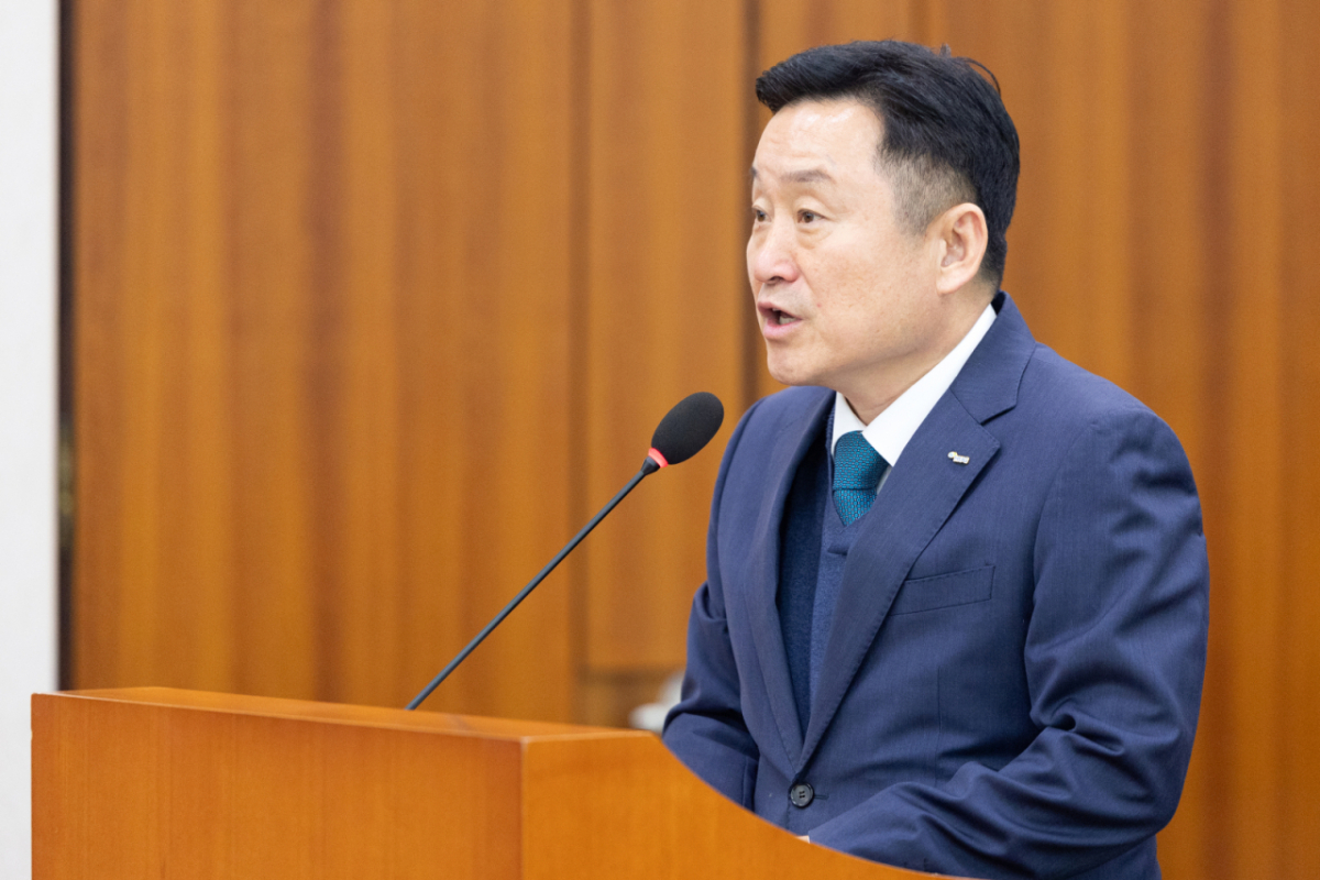 (서울=뉴스1) 이승배 기자 = 10일 서울 여의도 국회에서 열린 제432회국회(임시회) 국토교통위원회 제1차 전체회의에서 최인호 신임 주택도시보증공사 사장이 인사말하고 있다. 2026.2.10/뉴스1 Copyright © 뉴스1. All rights reserved. 무단 전재 및 재배포, AI학습 이용 금지. /사진=(서울=뉴스1) 이승배 기자