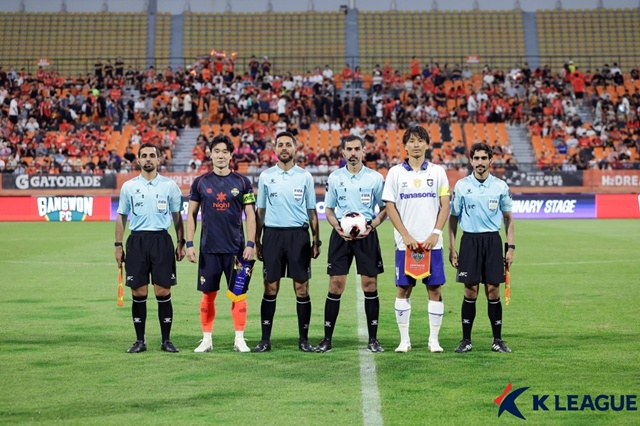 강원FC-감바오사카 경기를 맡은 심판진. /사진=한국프로축구연맹 제공