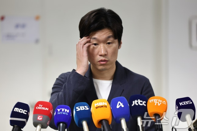 박지성 K-축구혁신위원회 공동위원장이 11일 서울시 종로구 국립현대미술관 사무동에서 열린 K-축구 혁신위원회 6차 회의를 마친 뒤 브리핑을 하고 있다. /사진=뉴스1
