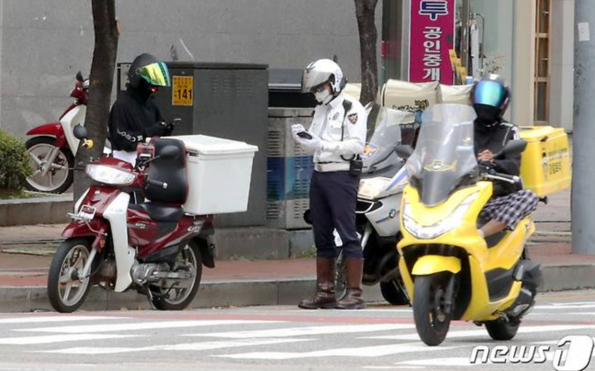 이륜차 단속 장면./사진=뉴스1