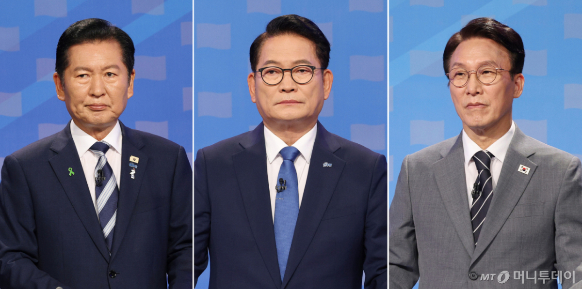 (서울=뉴스1) 국회사진기자단 = 더불어민주당 정청래(왼쪽부터), 송영길, 김민석 당대표 후보가 12일 서울 양천구 목동 SBS에서 열린 당대표 후보자 토론을 준비하고 있다. 2026.8.12/뉴스1 Copyright © 뉴스1. All rights reserved. 무단 전재 및 재배포, AI학습 이용 금지. /사진=(서울=뉴스1) 국회사진기자단