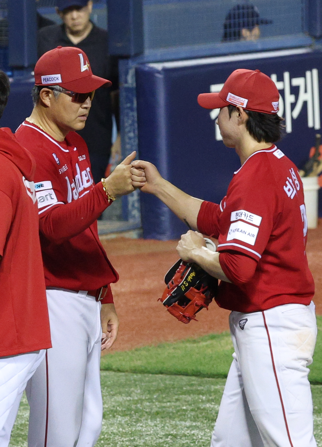 SSG 이숭용 감독(왼쪽). /사진=스타뉴스