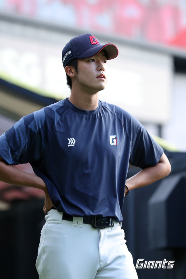 롯데 신인 김한결이 12일 인천 SSG전에서 역투하고 있다. /사진=롯데 자이언츠 제공