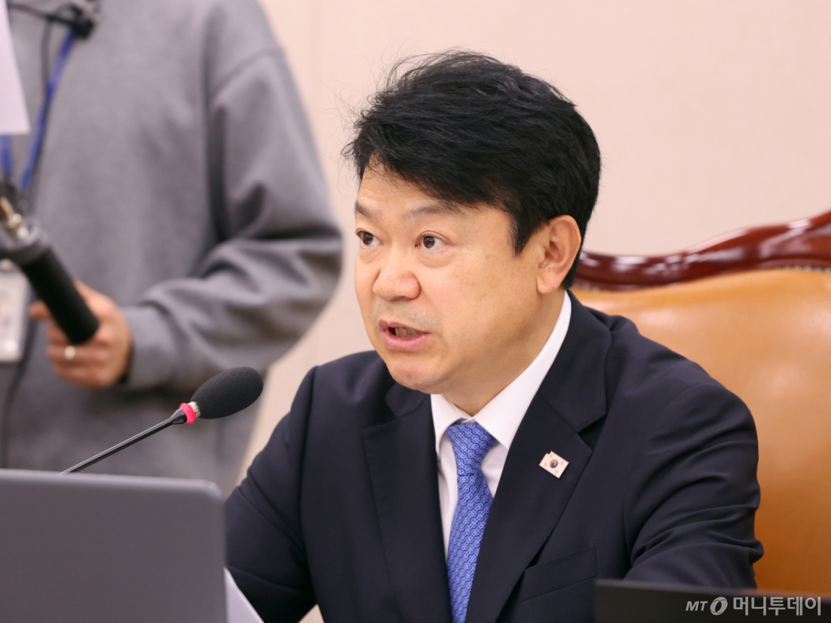 (서울=뉴스1) 황기선 기자 = 복기왕 국토위원장이 7일 오전 서울 여의도 국회에서 열린 국토교통위원회 전체회의 '행정수도 특별법안 관련 공청회'에서 발언을 하고 있다. 2026.5.7/뉴스1 Copyright © 뉴스1. All rights reserved. 무단 전재 및 재배포, AI학습 이용 금지. /사진=(서울=뉴스1) 황기선 기자