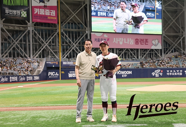 김시진 경기감독관(왼쪽)과 서건창. /사진=키움 히어로즈