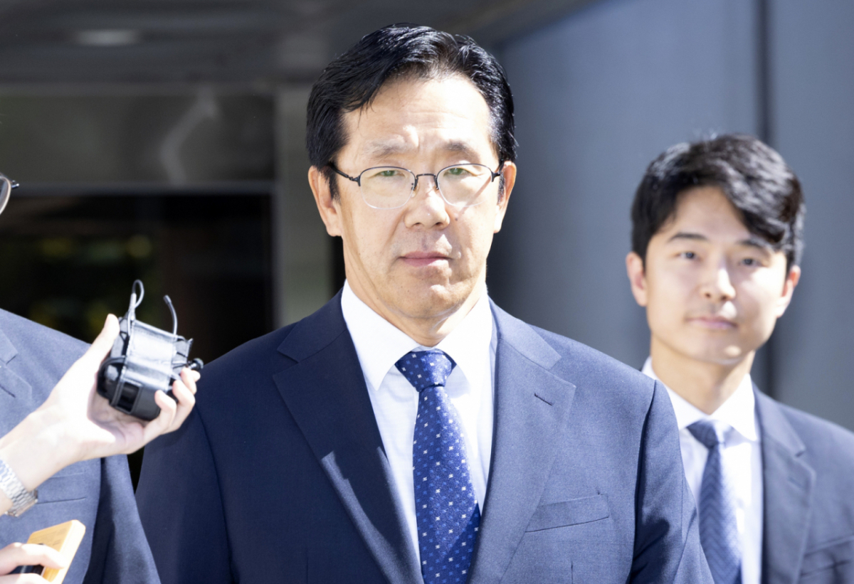 채 해병 순직 사건 처리 과정에서 부당하게 관여한 혐의를 받는 황유성 전 국군방첩사령관이 12일 오후 서울 서초구 서울중앙지방법원에서 열린 구속 전 피의자 심문(영장실질심사)을 마치고 법정을 나서고 있다. /사진=뉴스1