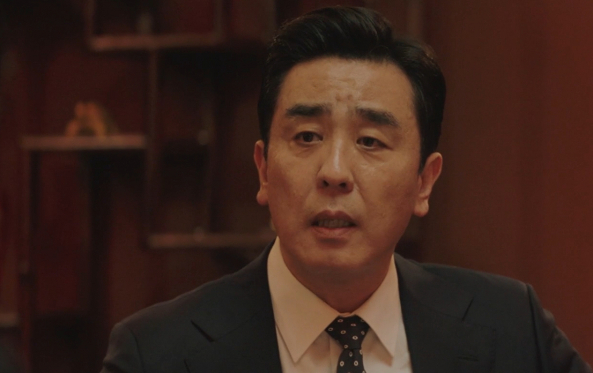 과거에는 승진을 향해 직진하던 '김 부장'식 삶이 성공의 공식이었지만, 오늘날에는 늘어나는 업무량과 책임에 비해 작은 보상 탓에 승진을 의도적으로 회피하는 '의도적 언보싱' 현상이 일터 전반으로 확산하고 있다./사진=JTBC 드라마 '서울 자가에 대기업 다니는 김 부장 이야기' 스틸컷