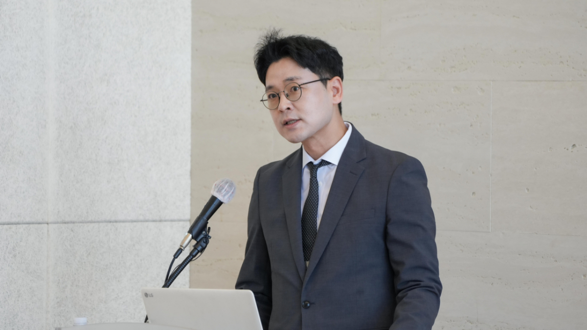신윤철 GC녹십자 개발본부 개발2팀장이 지난 12일 고려대구로병원에서 열린 'mRNA 백신 국내 기술 개발 현황과 계획 기자단 아카데미'에서 발표하고 있다. /사진제공=질병관리청