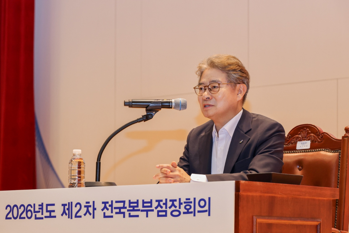 강승준 신용보증기금 이사장이 지난 12일 대구 본점에서 열린 ‘2026년도 제2차 전국본부점장회의’에서 당부의 말을 전하고 있다.