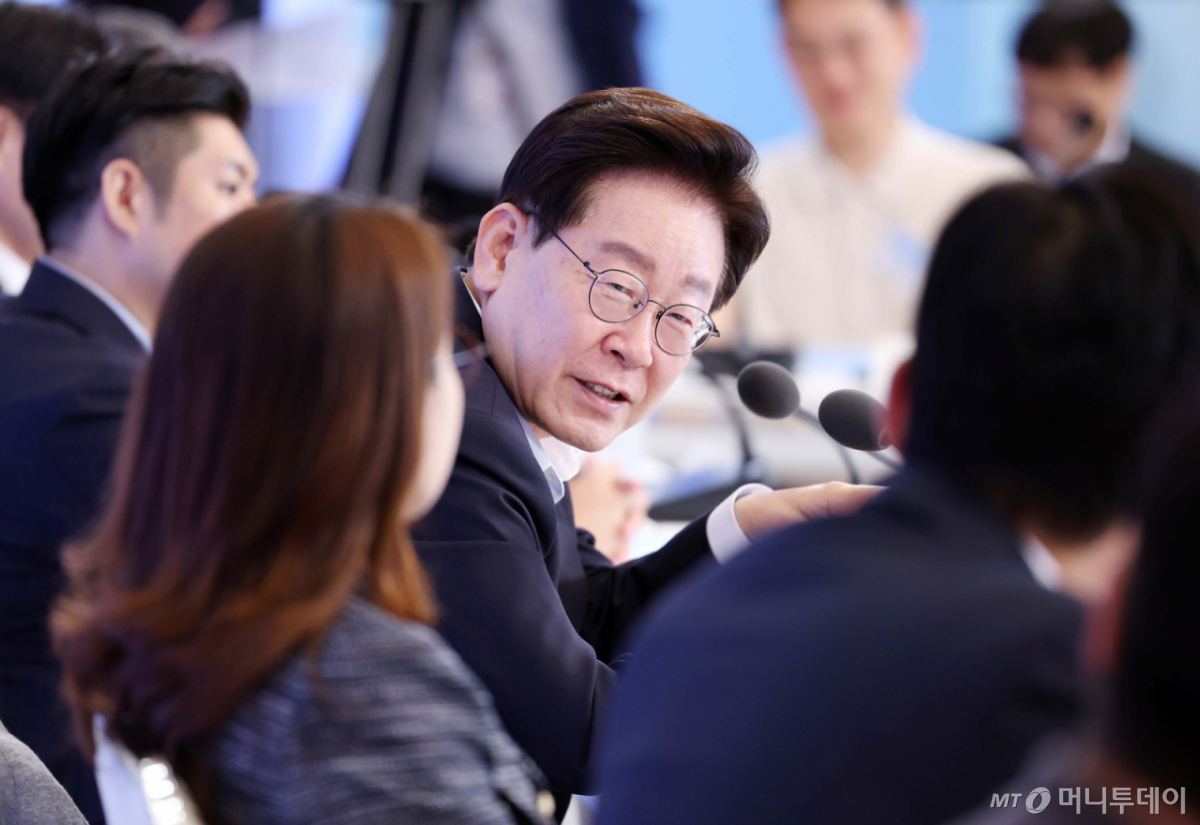 [서울=뉴시스] 조성봉 기자 = 이재명 대통령이 12일 청와대에서 열린 미래성장동력 7대 SEED 보고회에서 발언하고 있다. 2026.08.12. suncho21@newsis.com /사진=류현주