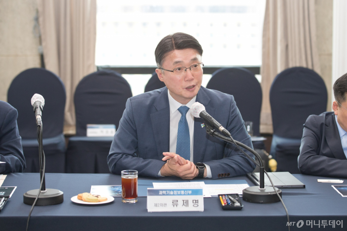 (서울=뉴스1) = 류제명 과학기술정보통신부 제2차관이 11일 오후 서울 중구 한국프레스센터에서 열린 '폐통신장비 순환이용 체계구축 시범사업 착수회의 및 업무협약식'에서 발언하고 있다. (과학기술정보통신부 제공. 재판매 및 DB금지) 2026.6.11/뉴스1 Copyright © 뉴스1. All rights reserved. 무단 전재 및 재배포, AI학습 이용 금지. /사진=(서울=뉴스1)