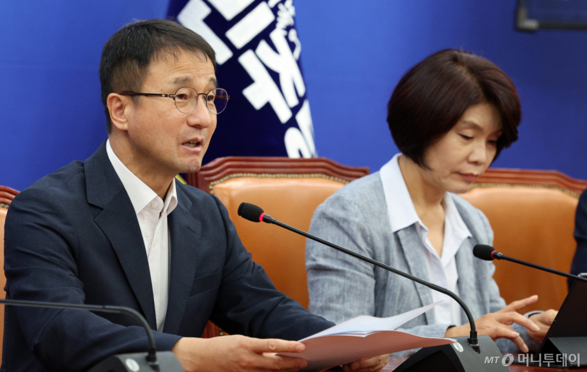 한병도 더불어민주당 대표 직무대행 겸 원내대표가 13일 서울 여의도 국회에서 열린 정책조정회의에서 발언하고 있다. /사진=뉴시스