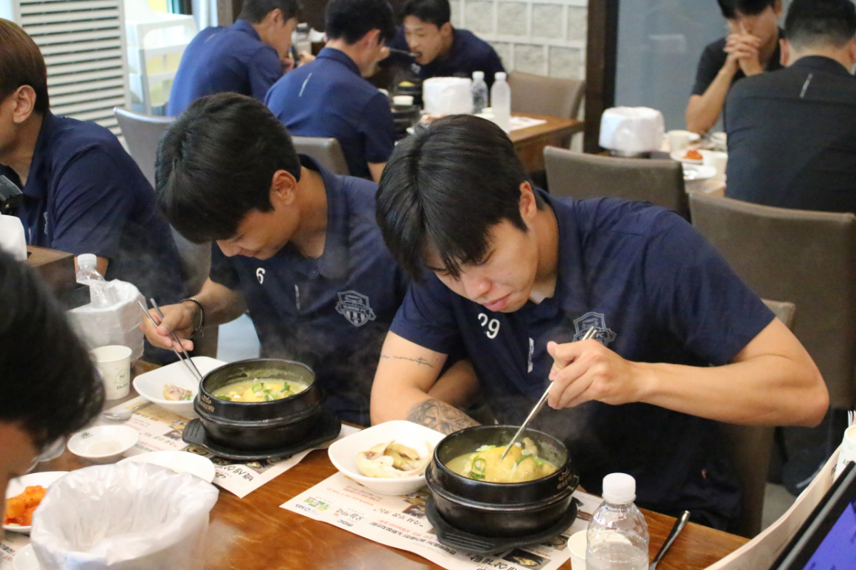 수원FC 남자팀 식사. /사진=수원FC 제공