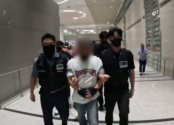 베트남에 거점을 두고 국내 소상공인을 대상으로 240억원대 '노쇼 사기'를 벌인 일당이 국내로 송환됐다. /사진=뉴시스
