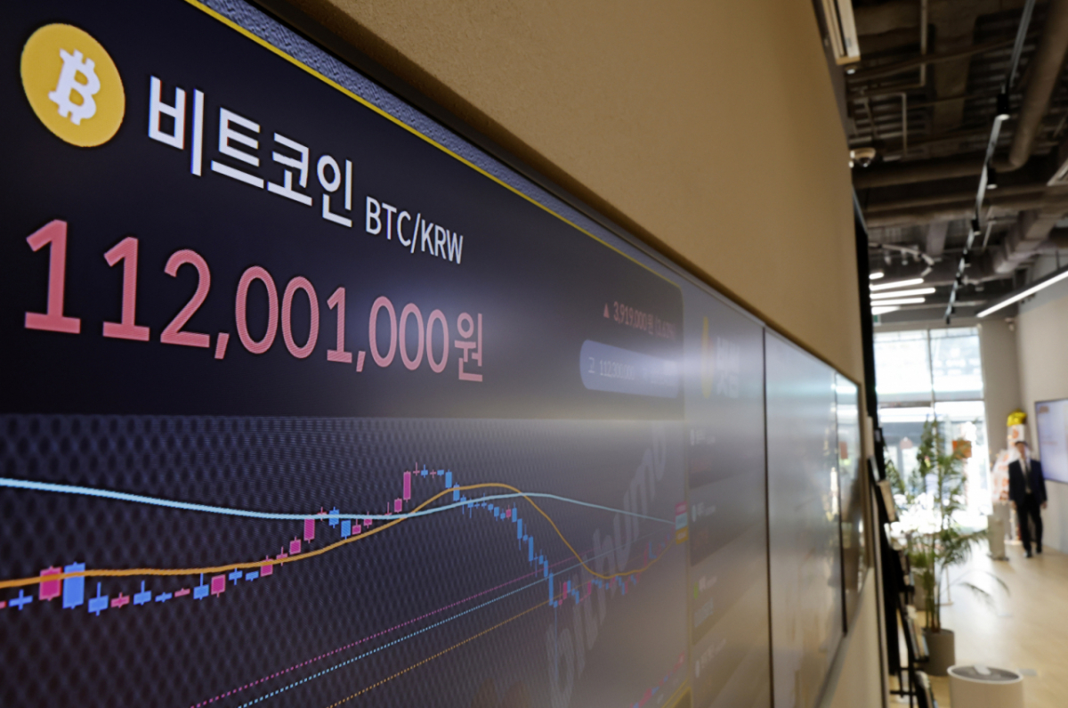 지난 3월17일 서울 서초구 빗썸 라운지 강남점 전광판에 비트코인 시세가 표시되고 있다. 사진=뉴시스
