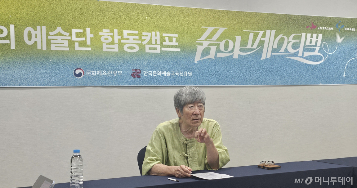 임진택 한국문화예술교육진흥원 원장이 12일 취재진의 질문에 답하고 있다. / 사진 = 오진영 기자