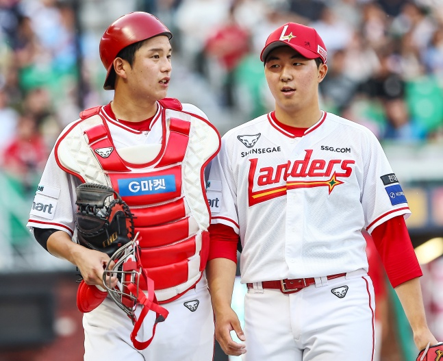 김민준(오른쪽)과 조형우. /사진=SSG 랜더스 제공