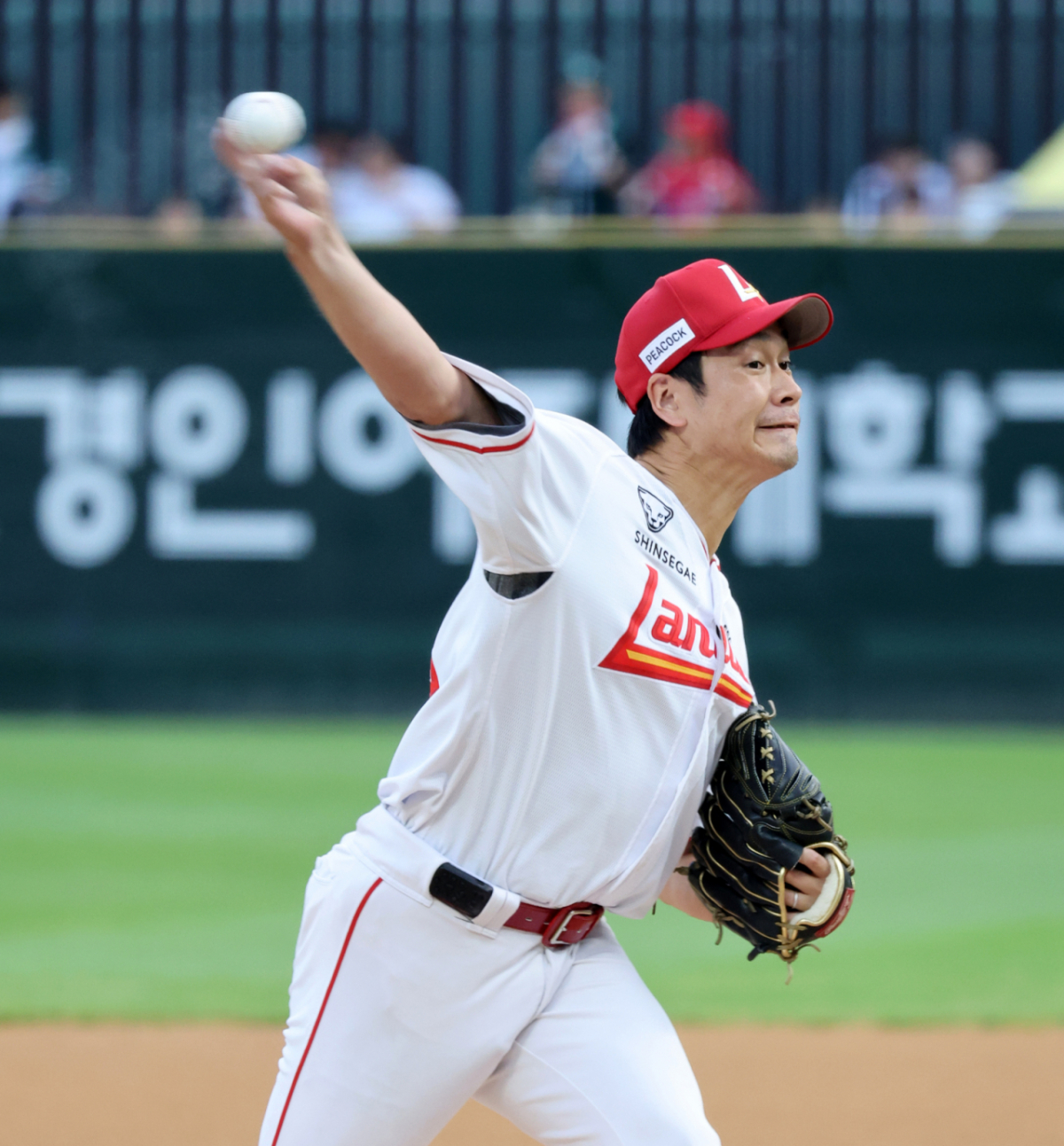 랜더스 일본인투수 타케다가 13일 랜더스필드에서 열린 2026KBO리그 SSG랜더스와 롯데자이언츠 경기에서 선발역투하고 있다. . 2026.08.13. /사진=강영조 선임기자