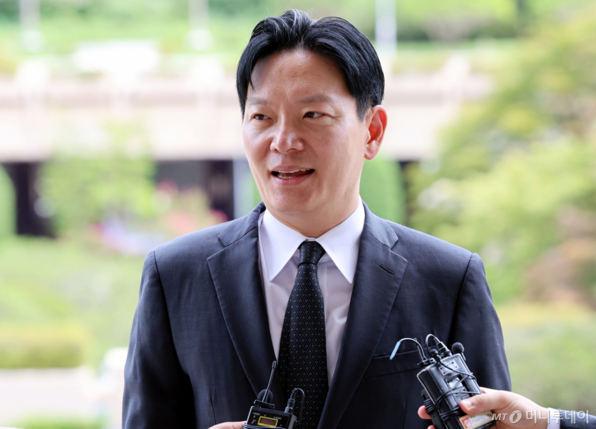 박상용 인천지검 부부장검사가 쌍방울 대북송금 사건 수사 관련 13일 오후 경기도 과천시 법무부 감찰위원회에 출석하며 취재진 질문에 답변하고 있다. /사진=머니투데이 DB