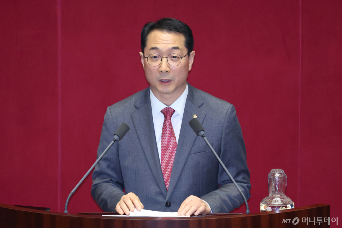 (서울=뉴스1) 신웅수 기자 = 김건 국민의힘 의원이 28일 서울 여의도 국회에서 열린 제434회국회(임시회) 제8차 본회의에서 자유 발언을 하고 있다. 2026.4.28/뉴스1 Copyright © 뉴스1. All rights reserved. 무단 전재 및 재배포, AI학습 이용 금지. /사진=(서울=뉴스1) 신웅수 기자