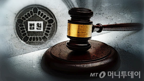 강원 원주시 한 아파트에서 세 모녀를 흉기로 찔러 살해하려고 한 10대에게 검찰이 법정 최고형인 징역 20년을 구형했다. /사진=임종철 디자인기자