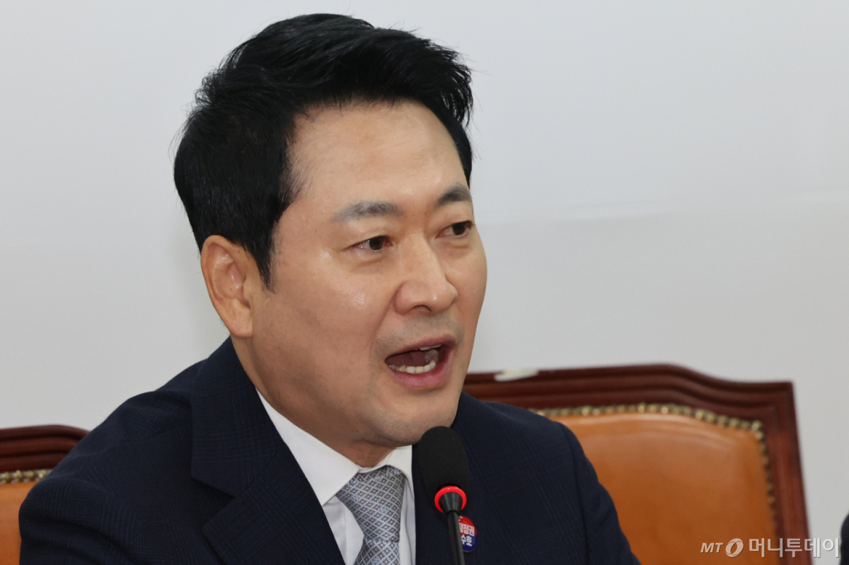 (서울=뉴스1) 황기선 기자 = 장동혁 국민의힘 대표가 13일 오전 서울 여의도 국회에서 열린 최고위원회의에서 모두 발언을 하고 있다. 2026.8.13/뉴스1 Copyright © 뉴스1. All rights reserved. 무단 전재 및 재배포, AI학습 이용 금지. /사진=(서울=뉴스1) 황기선 기자