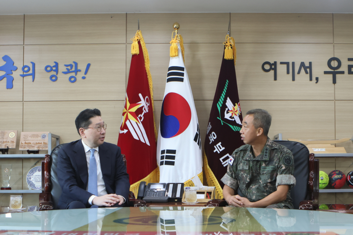 이상현(왼쪽) 단장과 김영일 참모장. /사진=대한체육회 제공