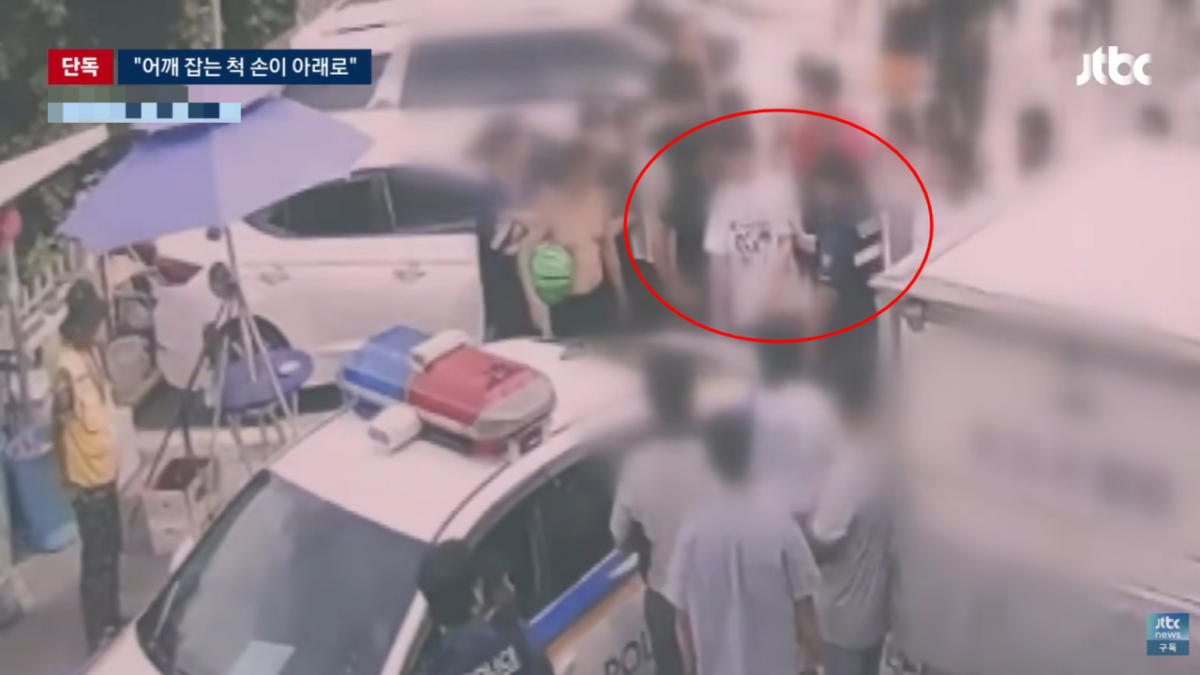 야외수영장에서 물놀이하는 척 성추행을 일삼은 30대 시리아인이 구속됐다. /사진=JTBC 방송화면 캡처