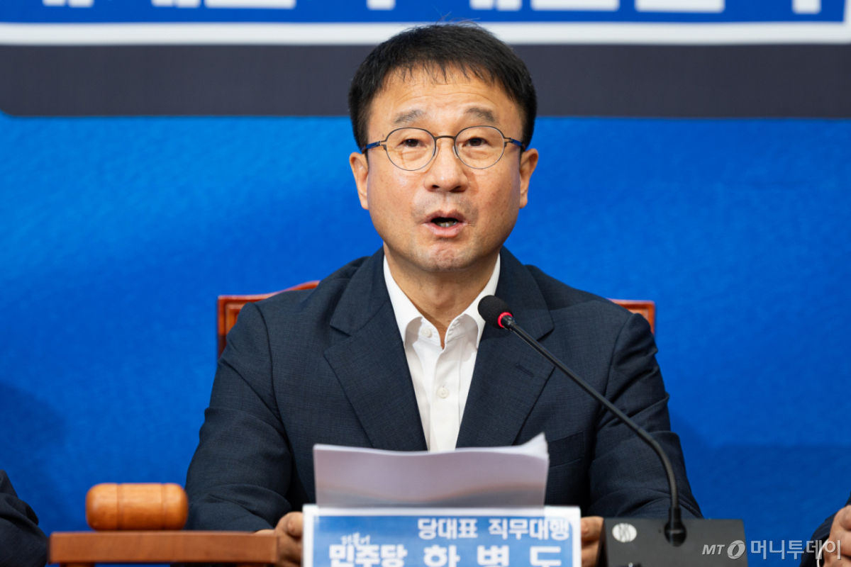 (서울=뉴스1) 유승관 기자 = 한병도 더불어민주당 당대표 직무대행 겸 원내대표가 14일 서울 여의도 국회에서 열린 최고위원회의에서 모두 발언을 하고 있다. 2026.8.14/뉴스1 Copyright © 뉴스1. All rights reserved. 무단 전재 및 재배포, AI학습 이용 금지. /사진=(서울=뉴스1) 유승관 기자