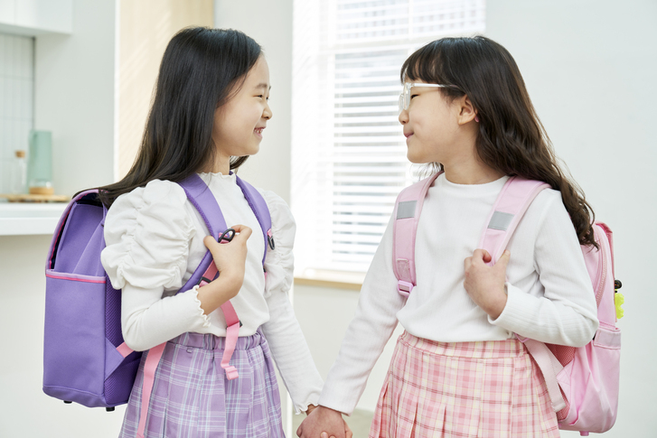인도에서 고아원에 맡겨진 뒤 각각 네덜란드 가정에 입양된 두 여성이 10대 시절 입양인 모임에서 만나 친구로 지냈다가 약 30년 뒤 친자매라는 사실을 알게 된 사연이 전해졌다. 사진은 기사 내용과 무관한 참고 이미지. /사진=게티이미지뱅크