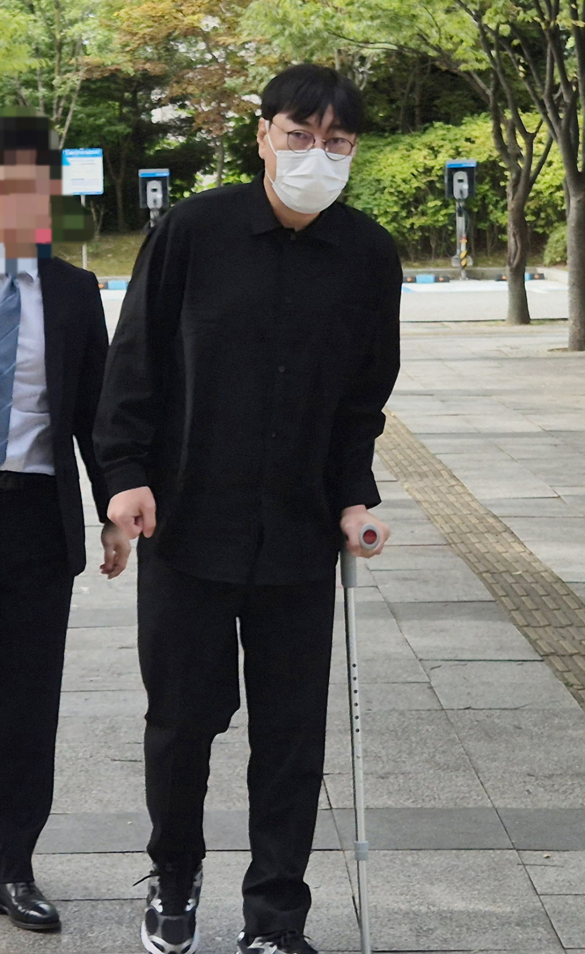 개그맨 이진호가 14일 수원지법 여주지원에서 열린 음주운전 및 불법도박 혐의 사건 첫 공판에 출석하고 있다. /사진=뉴스1
