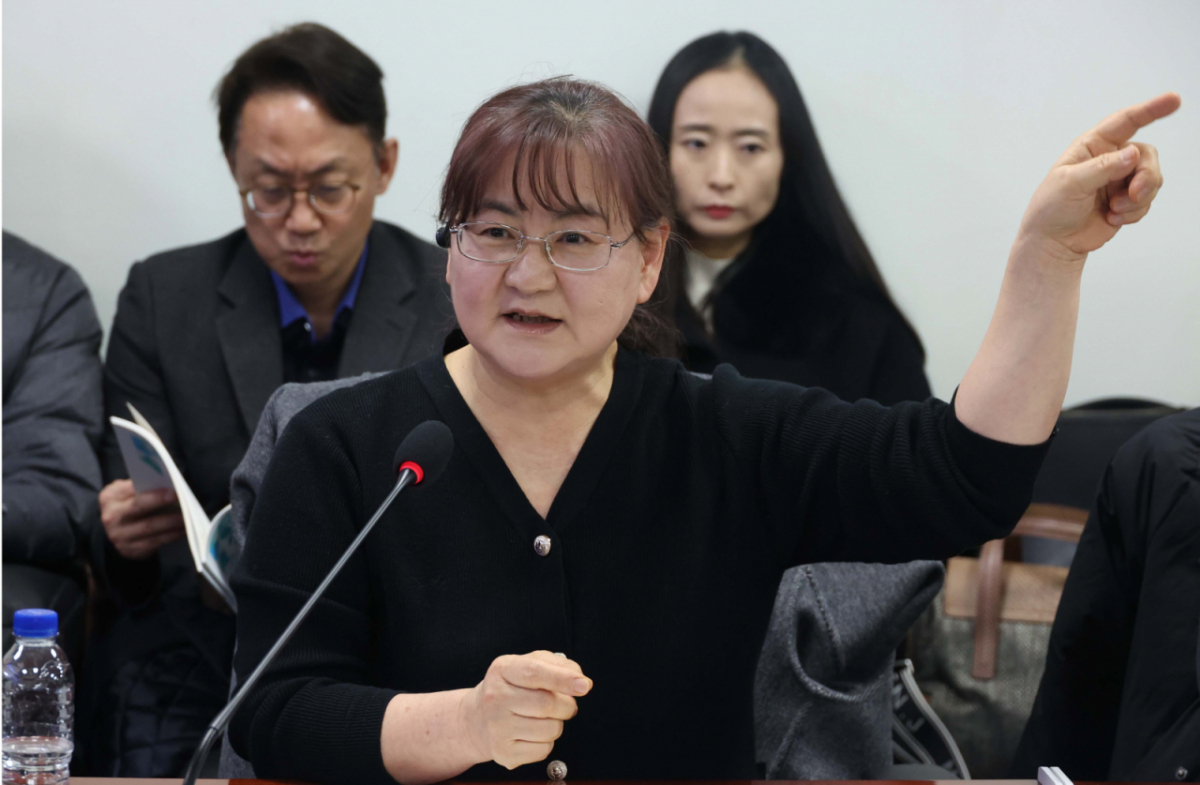 학교폭력으로 숨진 고 박주원 양의 어머니 이기철 씨가 7일 오전 서울 여의도 국회 의원회관 간담회의실에서 열린 ‘학교폭력 대책, 올바른 방향은? 2026 피해중심 학교폭력 정책토론회’에서 발제를 하고 있다./사진=뉴시스.