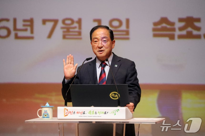 '6·3지방선거'에서 상대 후보에 대한 허위 사실을 공표한 혐의 등으로 고발된 이병선 강원 속초시장이 경찰 조사를 받고 있다. 이병선 속초시장 자료사진./사진=뉴스1