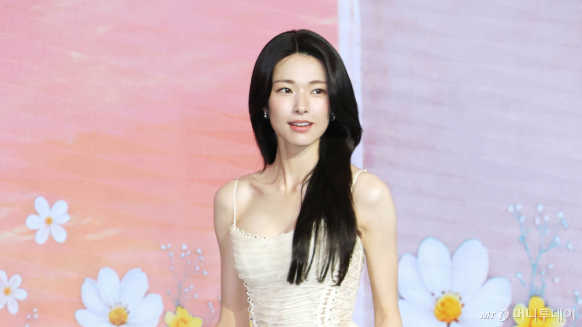 배우 하영이 지난 5일 서울 마포구 호텔 나루 서울 엠갤러리에서 진행된 넷플릭스 오리지널 시리즈 '이런 엿같은 사랑' 제작발표회에 참석해 무대로 들어서는 모습./사진=이동훈 photoguy@