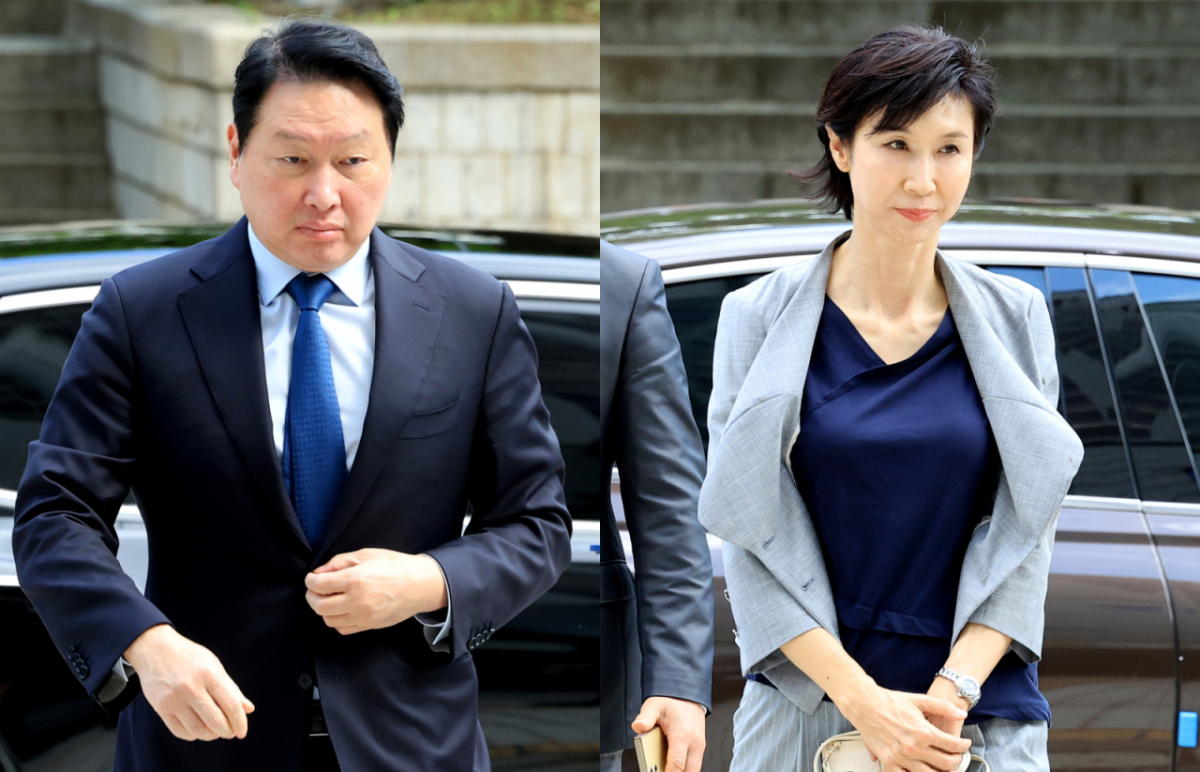 최태원 SK그룹 회장(왼쪽)과 노소영 아트센터 나비 관장이 지난 6월26일 서울 서초구 서울고등법원에서 열린 파기환송심 2차 변론에 출석하고 있다. /사진=뉴스1