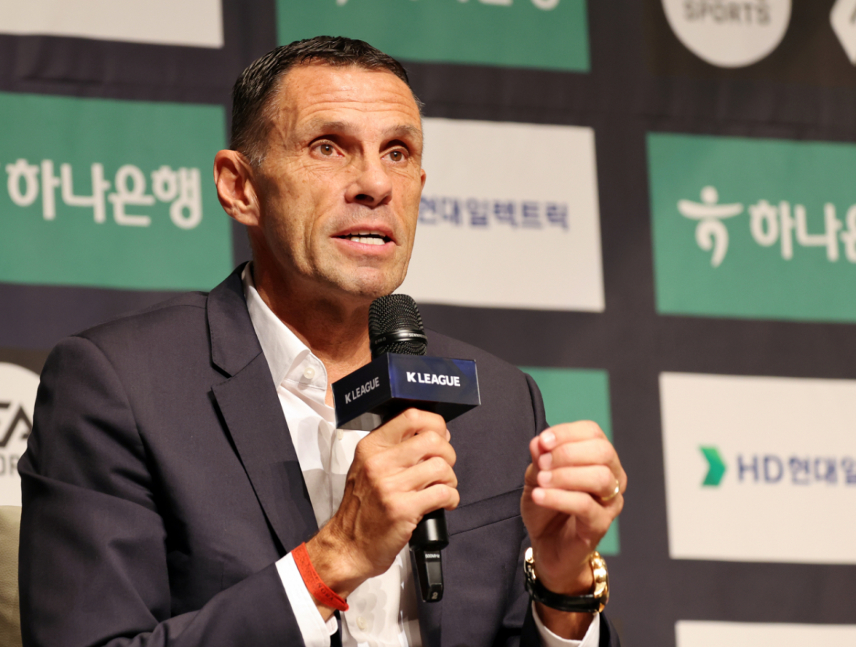 전북 거스 포옛 감독이 22일 상암누리꿈스퀘어에서 열린 하나은행 K리그1 2025 파이널라운드 미디어데이에서 출전 소감을 밝히고 있다. 파이널A에 진출한 6팀 가운데 조기 우승을 확정한 전북 거스 포옛 감독, 김천 정정용 감독, 대전 황선홍 감독이 참석했다.  4~6위 포항, 서울, 강원은 ACL 경기 일정이 겹쳐 참석하지 않았다. 2025.10.22. /사진=강영조 cameratalks@